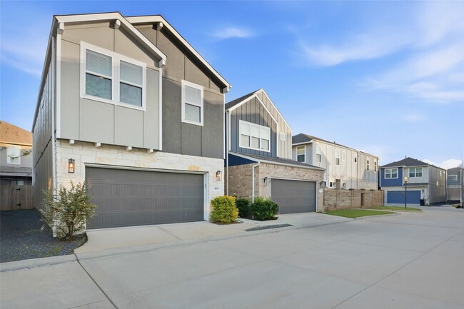 Building Photo - 4106 Split Ivy Dr