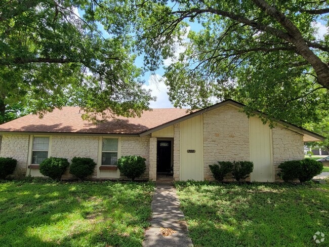 Building Photo - 700 E Central Dr