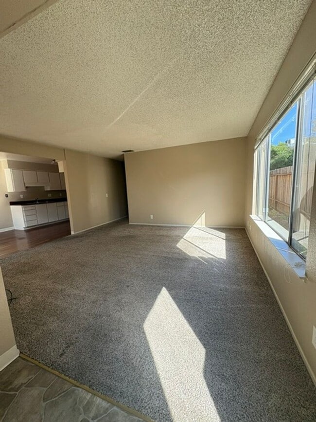 Foto del edificio - 2405-2409 S Whitney Blvd