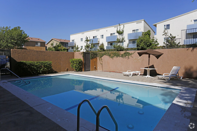 Building Photo - Shadow Hills Apartments