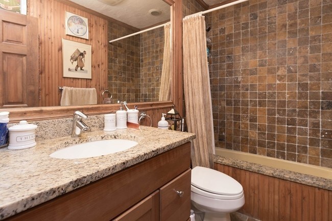 Unit Bathroom - 176-178 North St