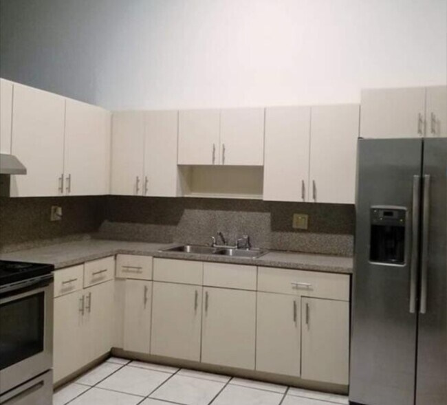Foto del edificio - 4616 NW 185th St