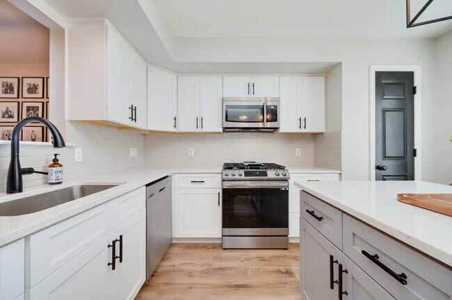 Building Photo - 111 Canberra Ct