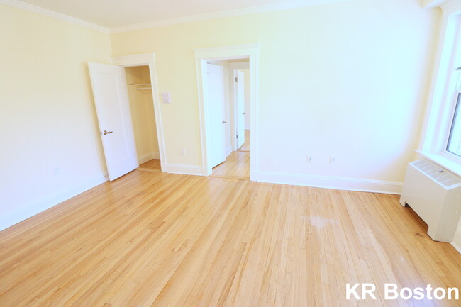 Building Photo - 35 Follen St