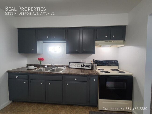 Foto del edificio - 5311 N Detroit Ave