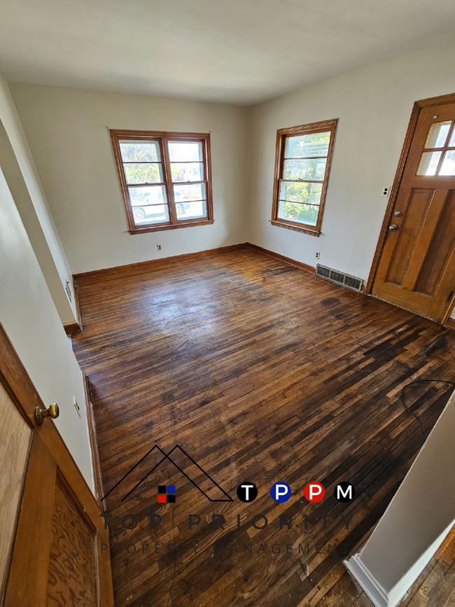 Building Photo - 2 Bedroom | 1 Bathroom Single Family Home ...