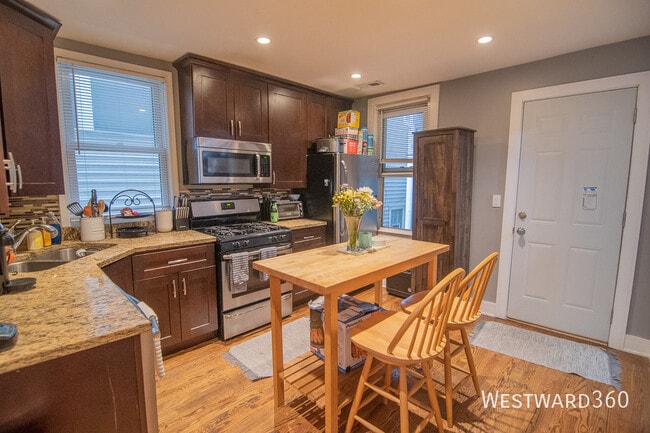 Photo - 2733 N Wayne Ave Apartment