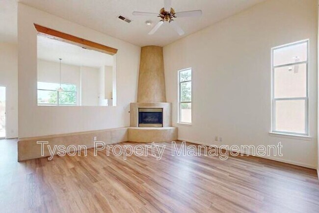 Foto del edificio - 10205 Sand Sage Dr NW