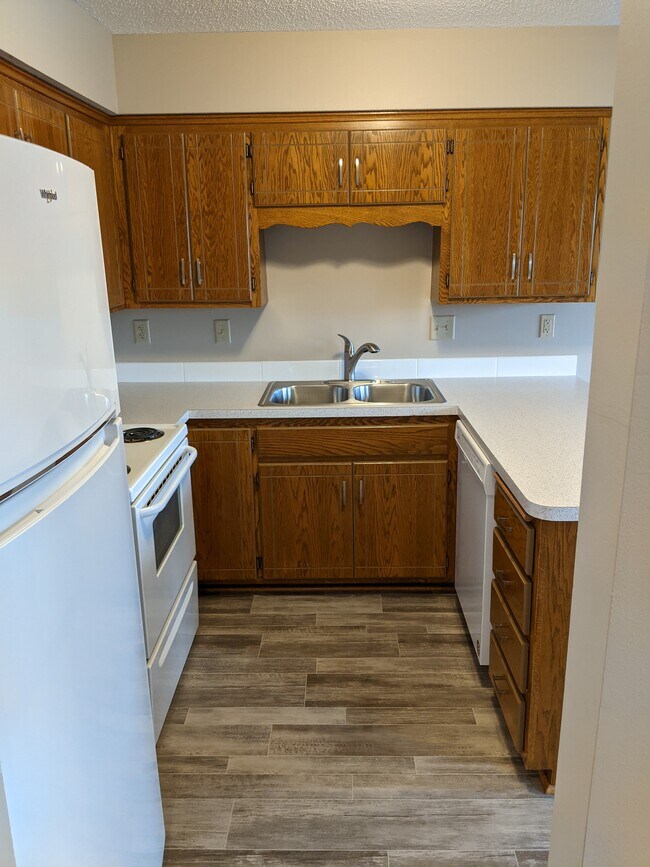 Cocina - 7644 Woodlawn Dr