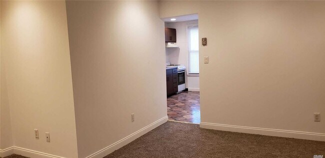 Foto del edificio - 180 Deer Park Ave