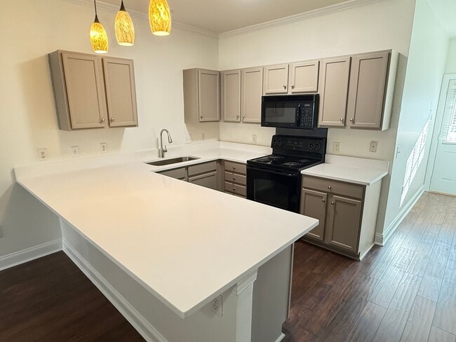 Building Photo - Renovated Cornelius Condo | Two Covered Balconies | Walk to Downtown & Antiquity | Lake Norman Area