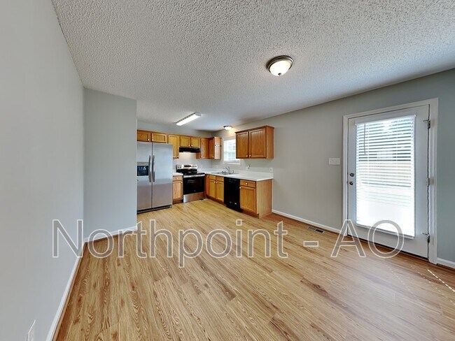 Building Photo - 102 Hawthorn Dr
