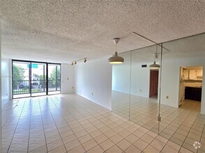 Building Photo - 2500 NE 135th St