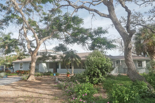 Foto del edificio - 8560 Heron Lagoon Cir