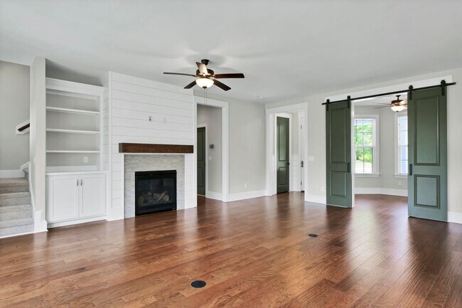 Foto del edificio - CATHERINES' COVE - Located off Bayshore Dr...