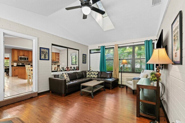 Foto del edificio - 1929 NW 7th Ln