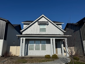 Building Photo - 8884 W Hill Rd Pkwy