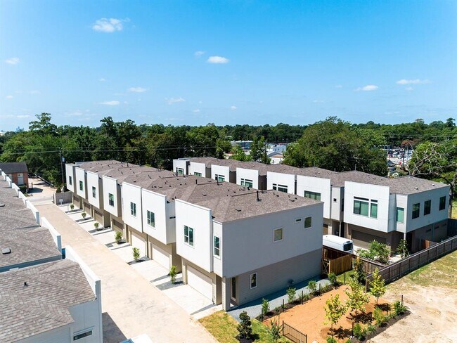 Foto del edificio - 611 Thornton Rd