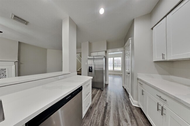 Building Photo - 6611 Emerald Ash Ct