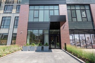 Building Photo - 1640 W Division St