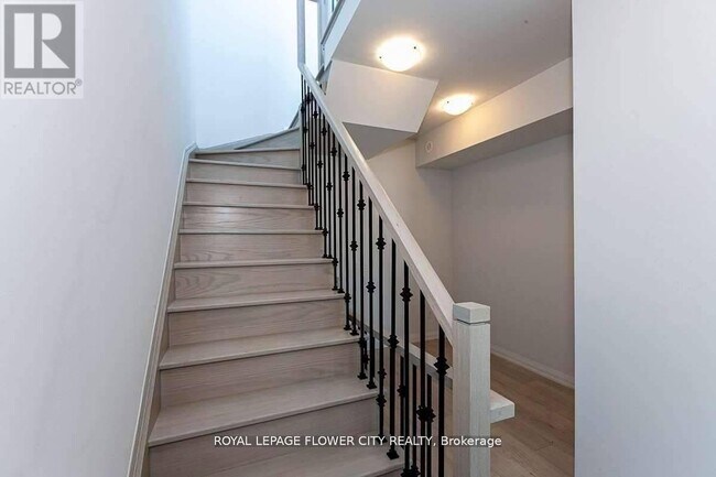 Photo du bâtiment - 1010 Portage Pkwy