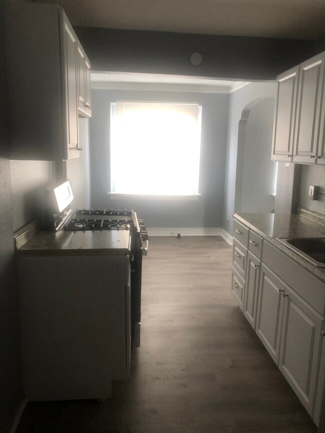 Building Photo - 807 Clara Ave