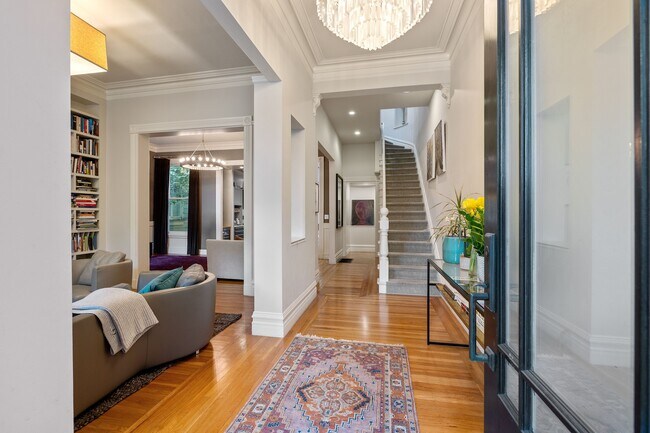 Building Photo - 2866 Pine St