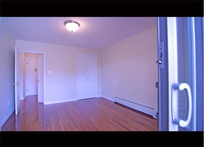 Building Photo - 3220 Netherland Ave