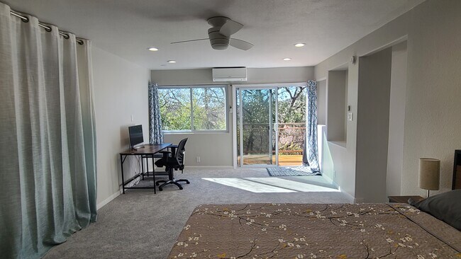 Foto del edificio - 5814 Highland Pass