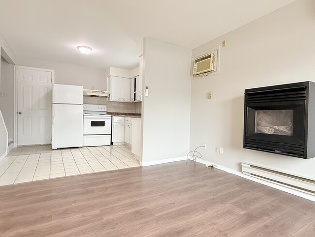 Building Photo - 2403 Pillette Rd