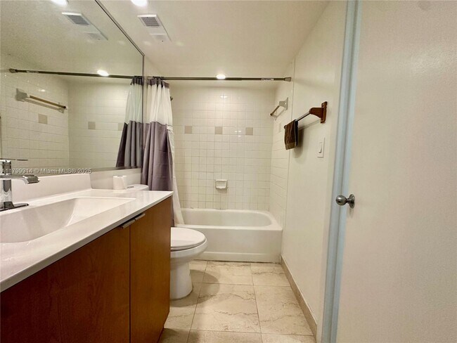 Building Photo - 1550 Brickell Ave