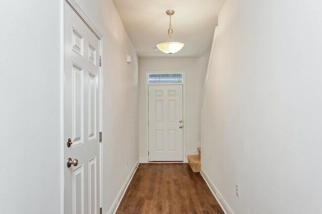 Building Photo - 173 Iron Horse Dr E