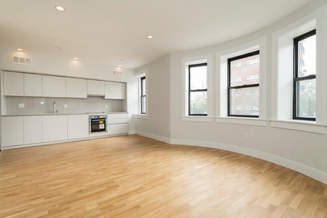 Building Photo - 129 Highland Ave
