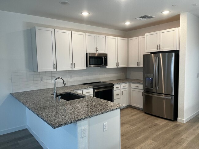 Building Photo - Beautiful New 3 Bedroom, 2.5 Bath, 1856 Sq...