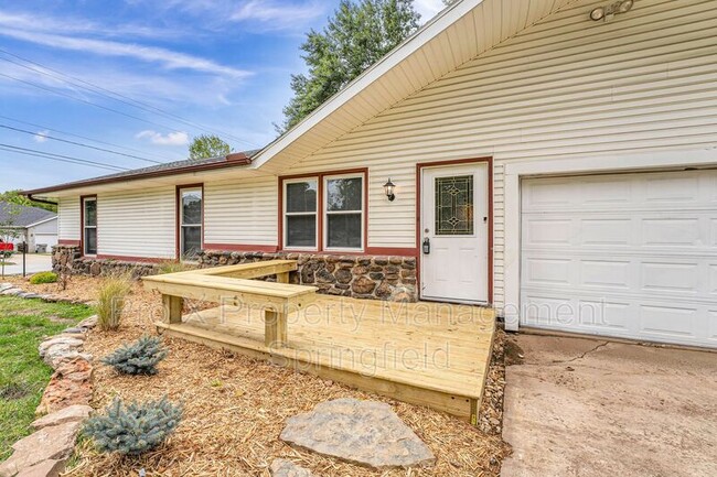 Building Photo - 4131 S Ridgecrest Dr