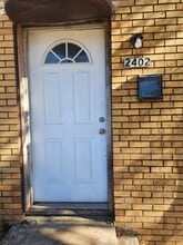 Building Photo - 2402 E Randolph Ave