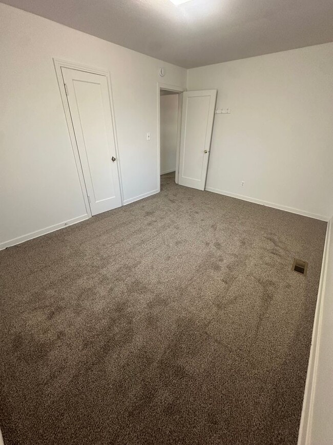 Building Photo - Beautiful 2 Bedroom 1 Bath House!!!! #1055