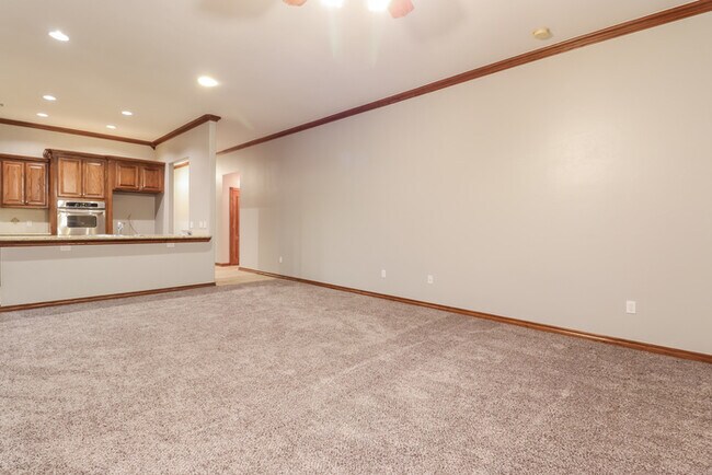 Building Photo - Fantastic Home in Norman - MOVE IN SPECIAL!