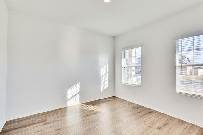 Building Photo - 1725 Devine Lake Bnd
