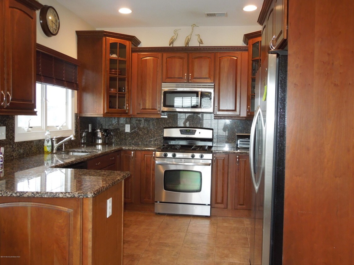 Building Photo - 504 Villa Dr
