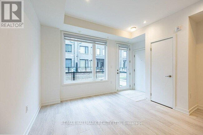 Building Photo - 3566 Colonial Dr