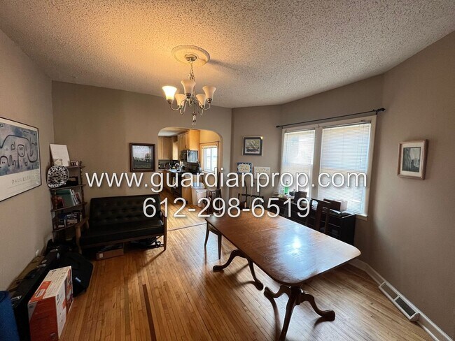 Building Photo - House Available Now, Updated Kitchen & Bath, Lofted Upstairs, Fenced Yard, Garage, Central A/C