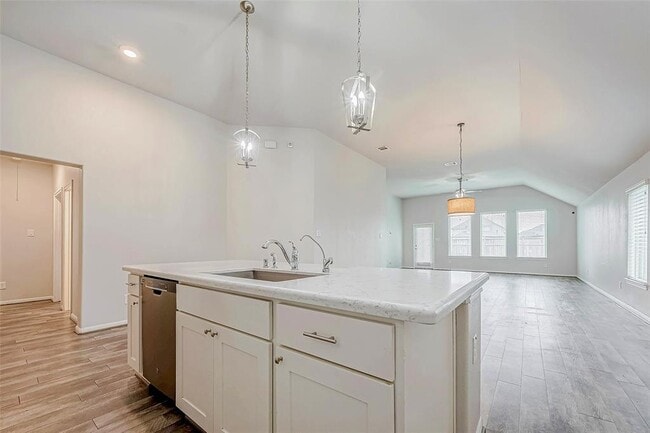 Building Photo - 31118 Gulf Cypress Ln