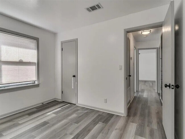 Foto del edificio - 3345 NE 13th St