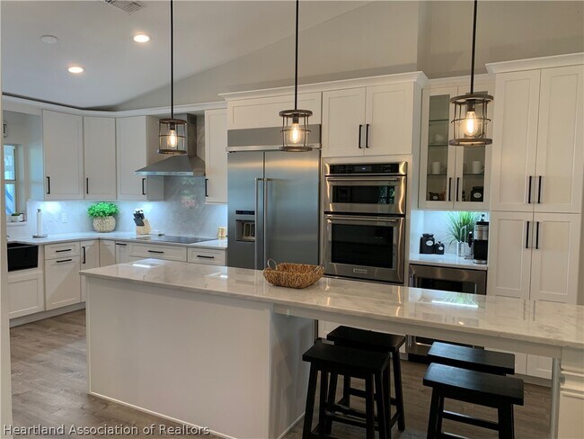Foto del edificio - 374 Cloverleaf Rd
