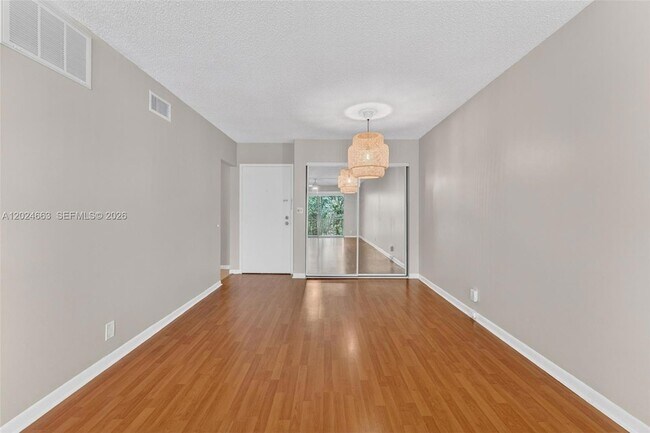 Foto del edificio - 3119 Oakland Shores Dr