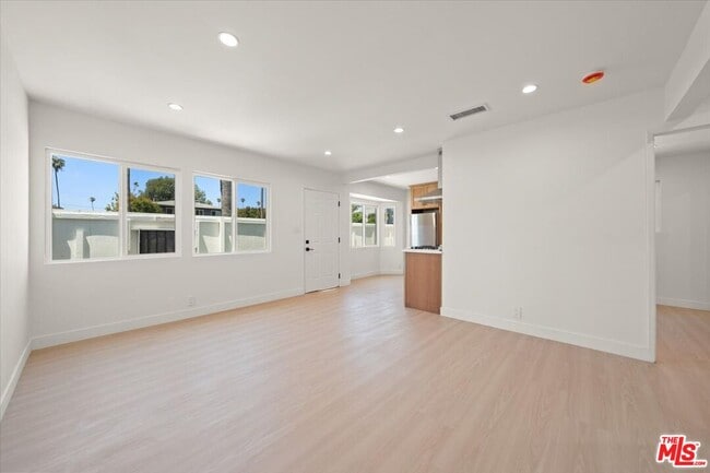 Foto del edificio - 702 Washington Blvd