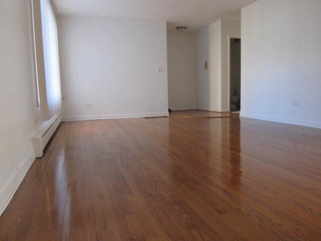 Foto del edificio - 2710 W Summerdale Ave