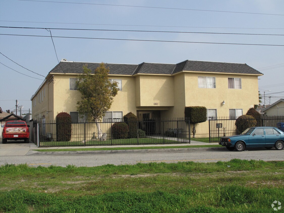 Building Photo - 1609 Plaza Del Amo