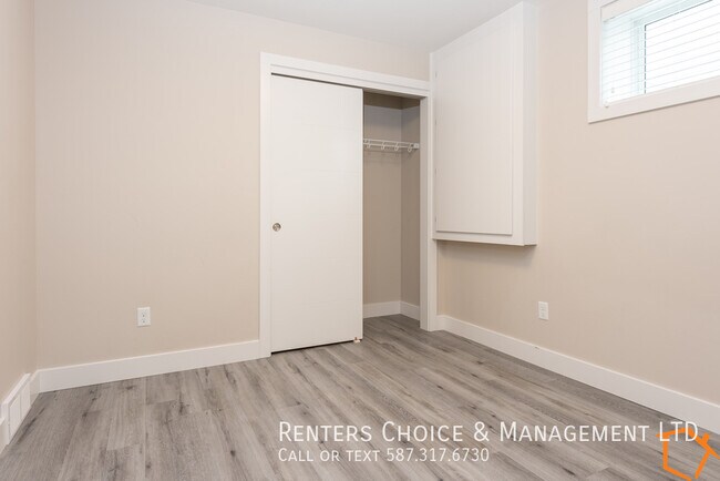 Photo du bâtiment - Basement Suite With Driveway Parking and Laundry In Unit